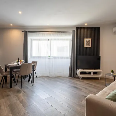 Promenade Ii Apartment *